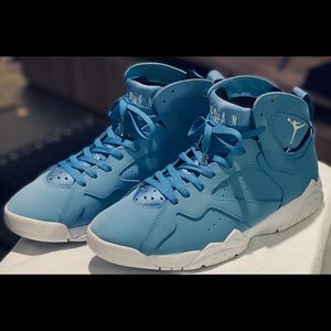 Jordan 7 Retro Pantone size 10.5 University Blue.